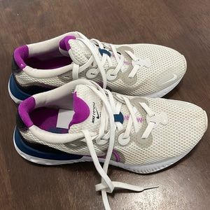 Girls Nike shoes size 5.5